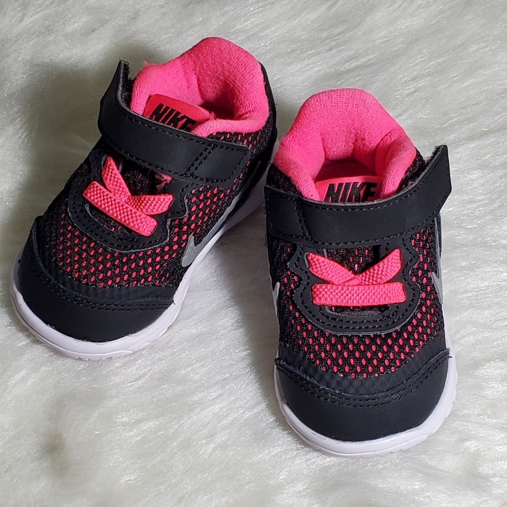 Nike Girls tennis shoes